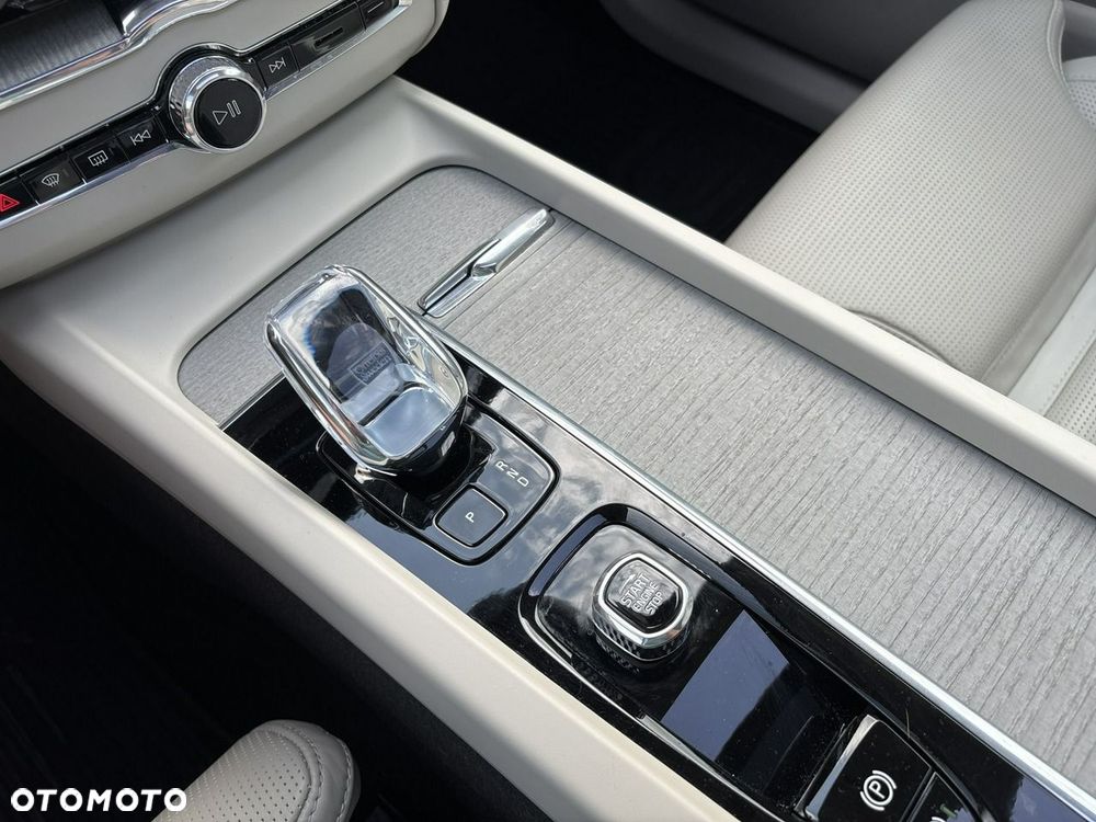 Volvo XC 60 T8 Plug-In Hybrid AWD Ultimate Bright - 26