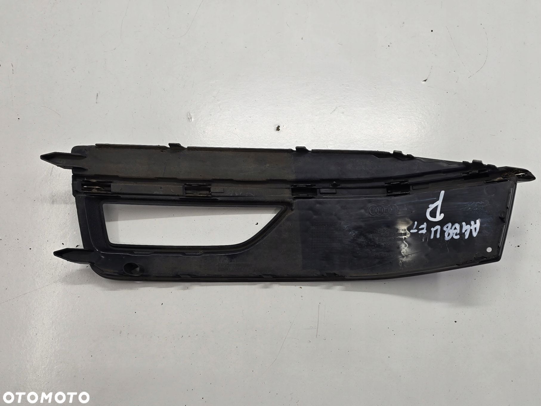 AUDI A4 B8 LIFT 15R S-LINE KRATKA ZDERZAKA PRAWA 8K0807682M - 4