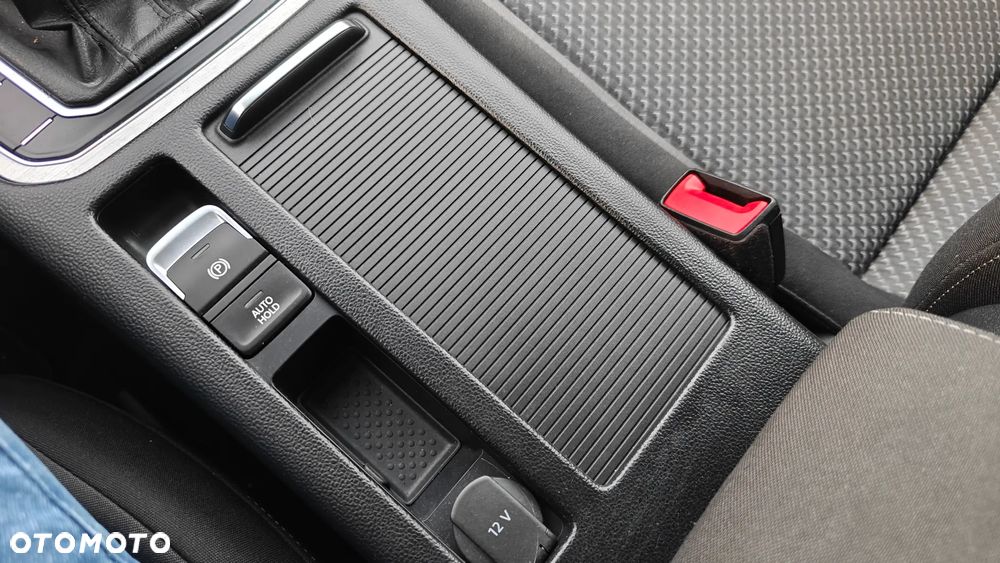 Volkswagen Passat - 24