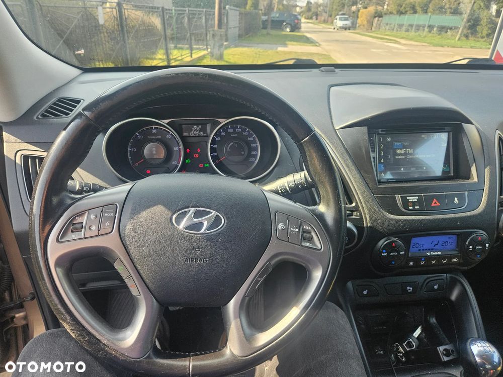 Hyundai ix35 1.7 CRDi 2WD blue Finale Gold - 2