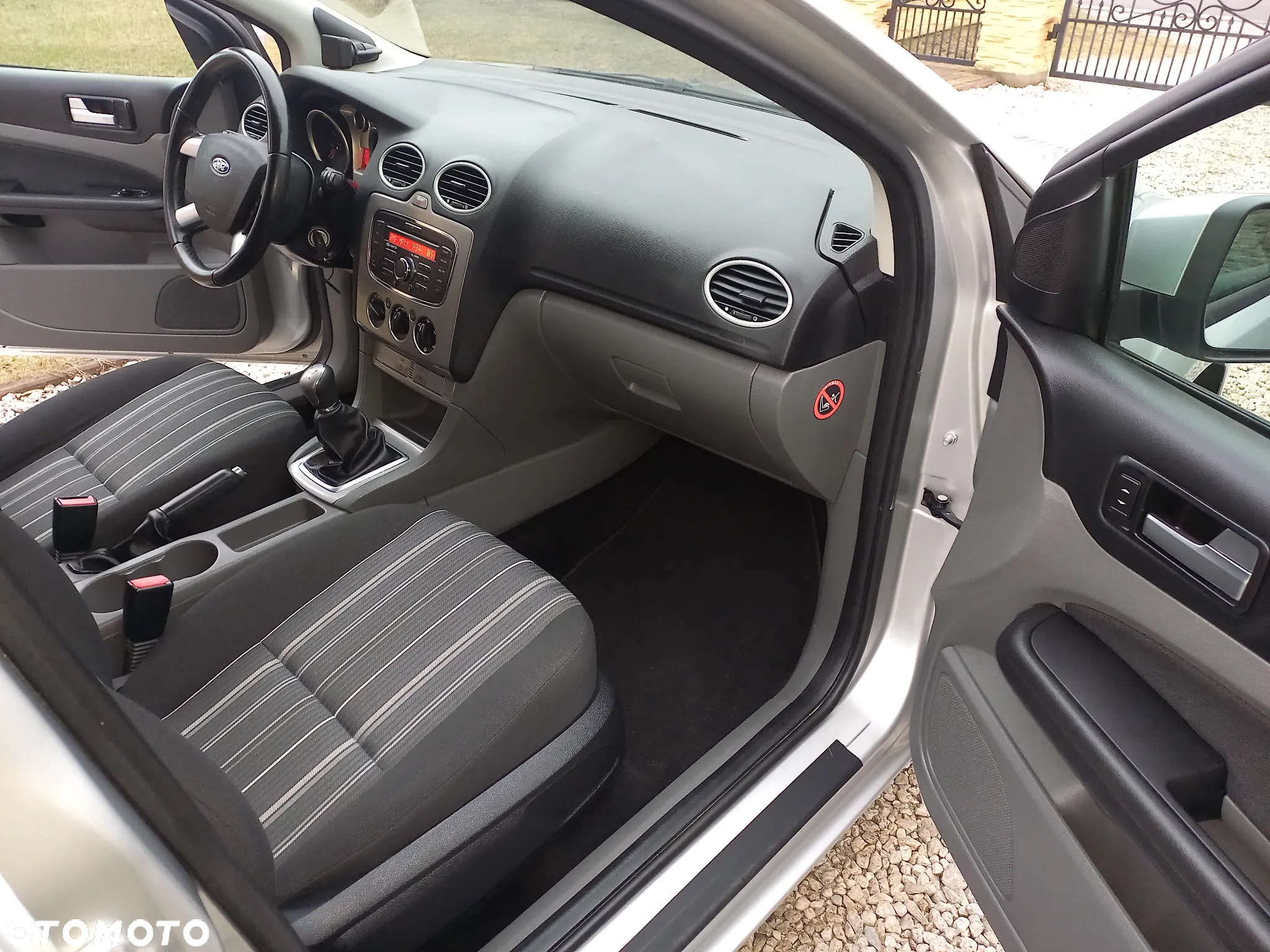 Ford Focus 1.6 16V Ambiente - 6