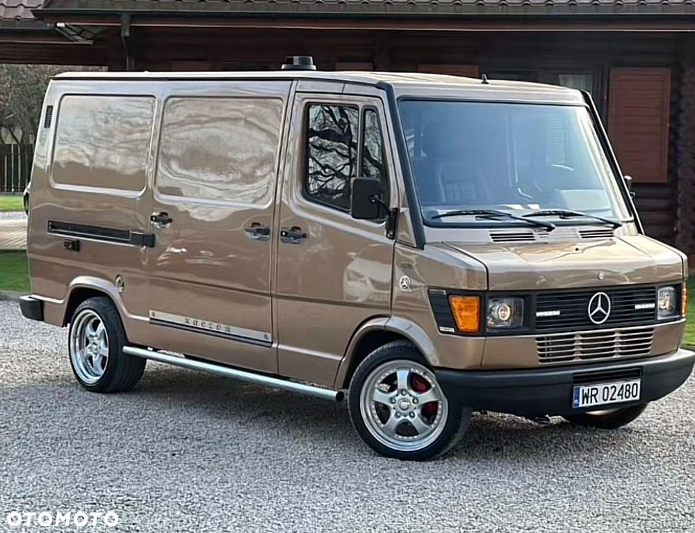 Mercedes-Benz 208D - 1