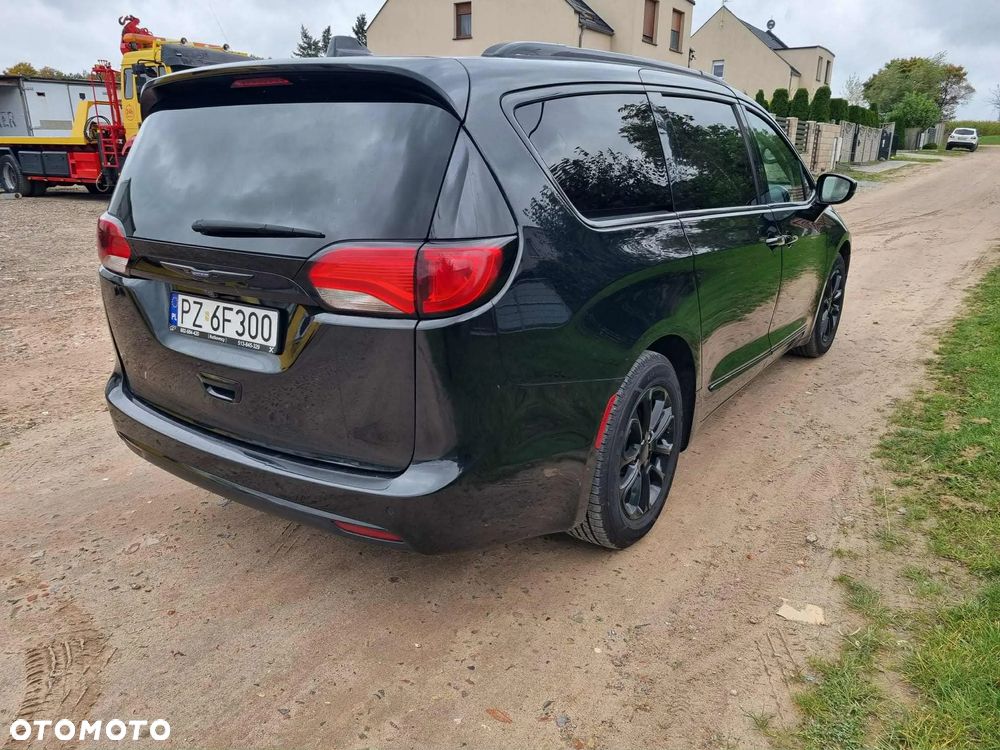 Chrysler Pacifica - 5
