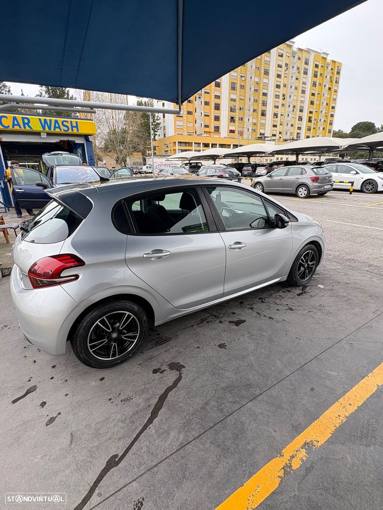 Peugeot 208 1.6 BlueHDi Allure - 11