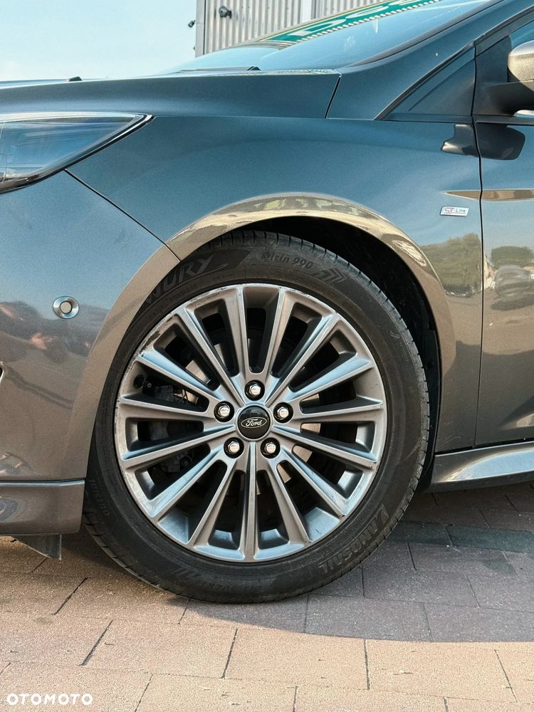 Ford Focus 1.5 EcoBoost ST-Line - 12