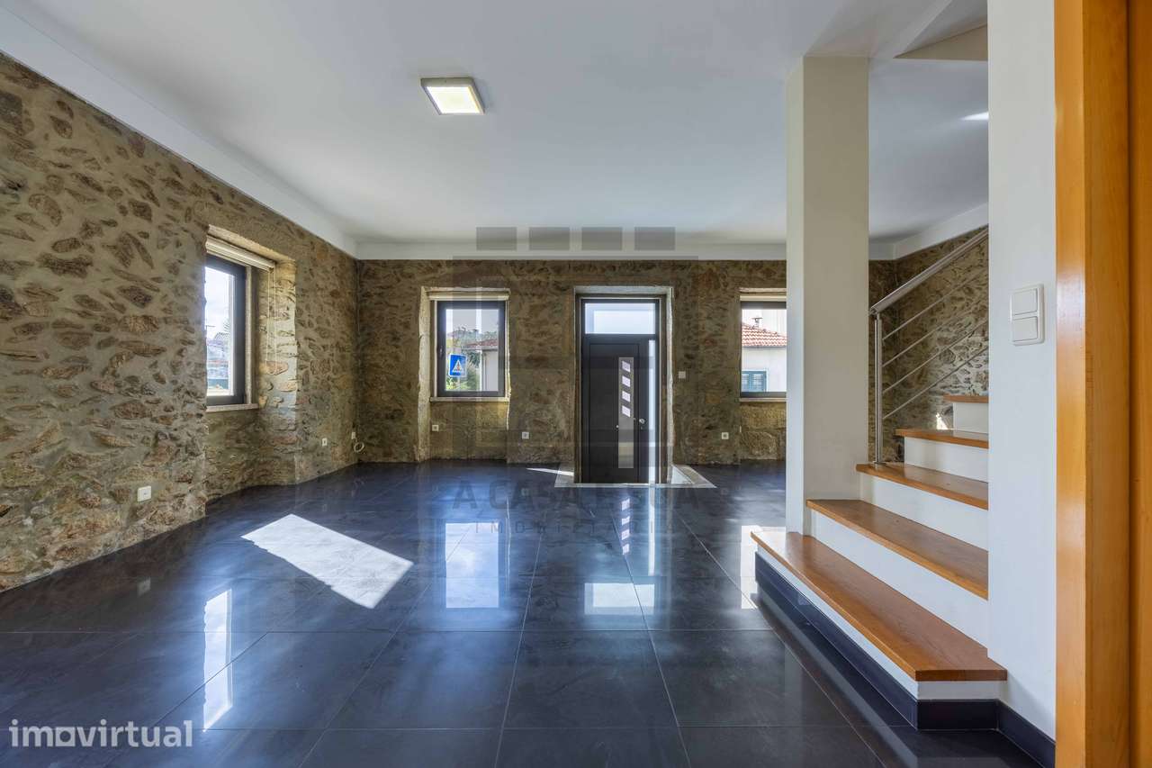 Moradia T3 com Jardim, Garagem e Espaço Exterior – Cavaco, SMF - Grande imagem: 5/33