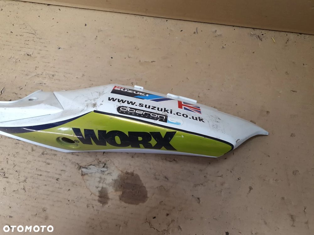 Suzuki GSX-R 750 (K8 K9 L0) Zadupek lewy owiewka 47211-37h - 4