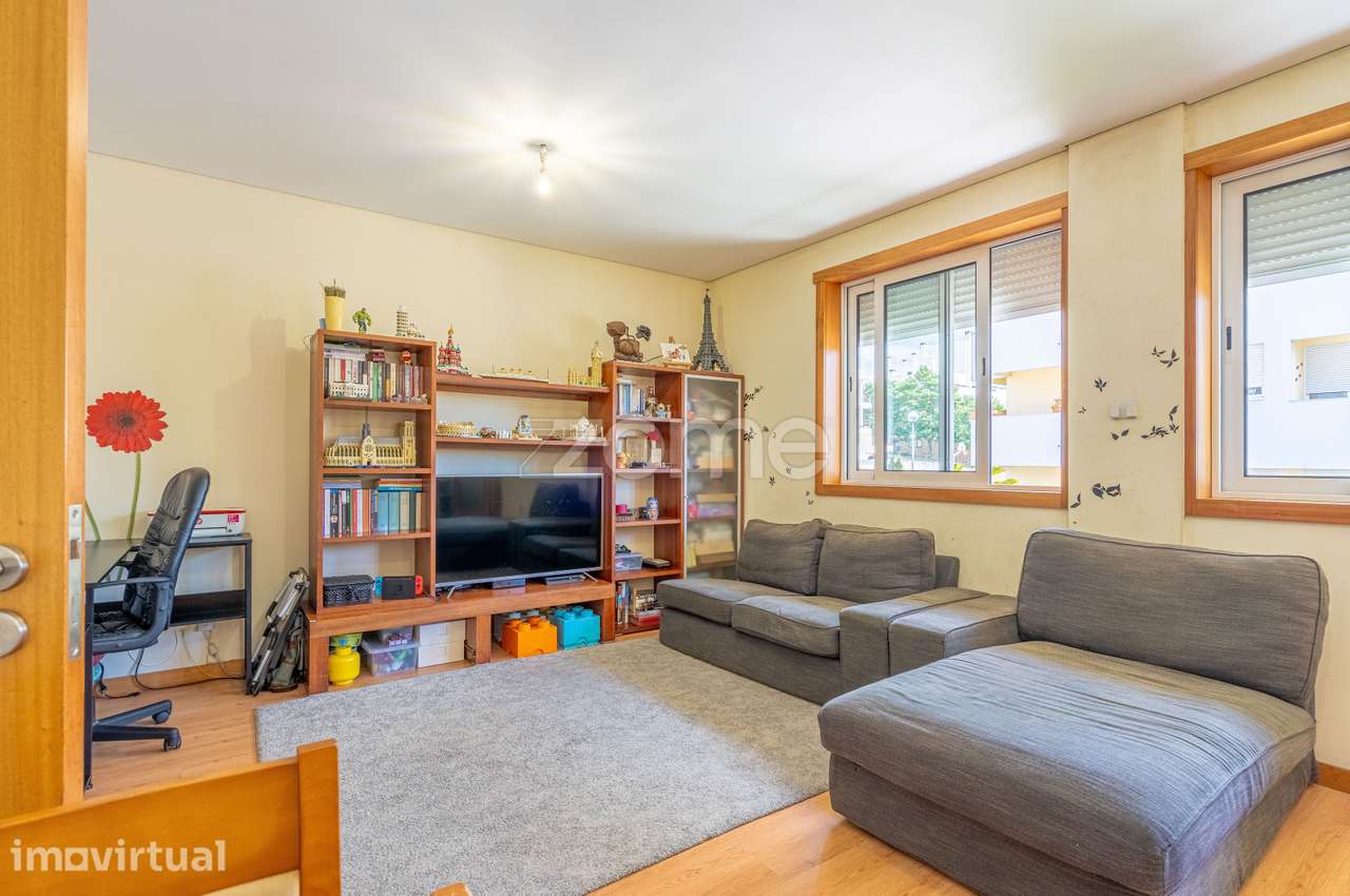 Apartamento T2 com garagem fechada na Areosa, V.C. - Grande imagem: 2/18