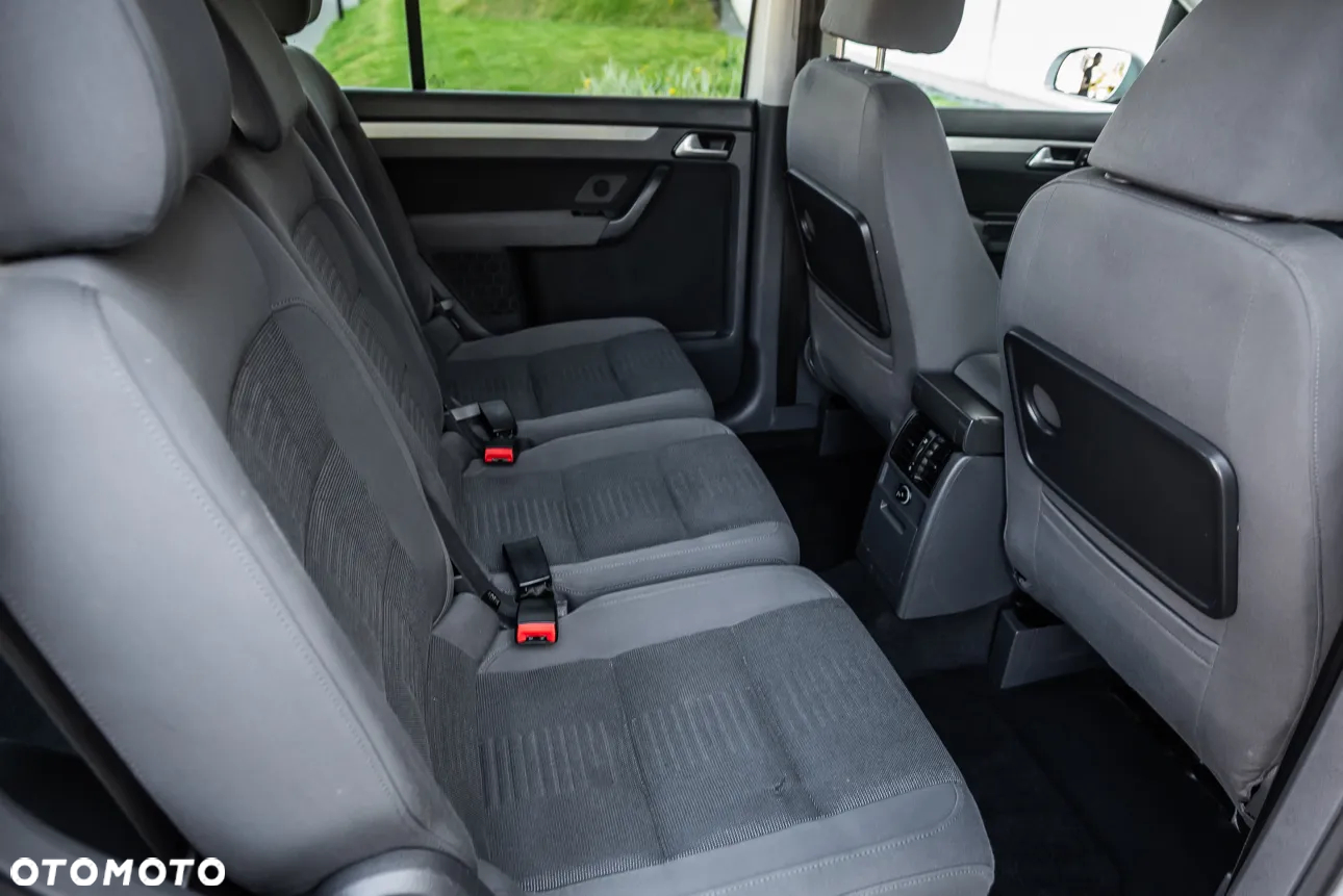 Volkswagen Touran - 26
