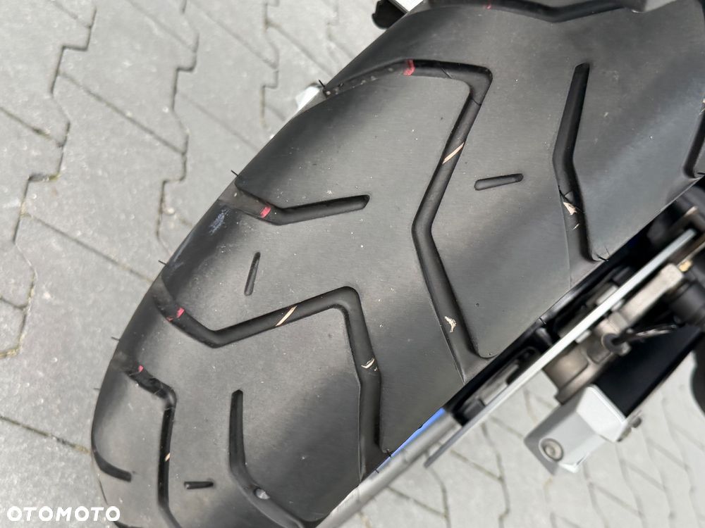 Suzuki V-STROM - 12