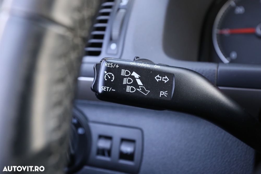 Volkswagen Touran 1.9 TDI DPF Highline - 25