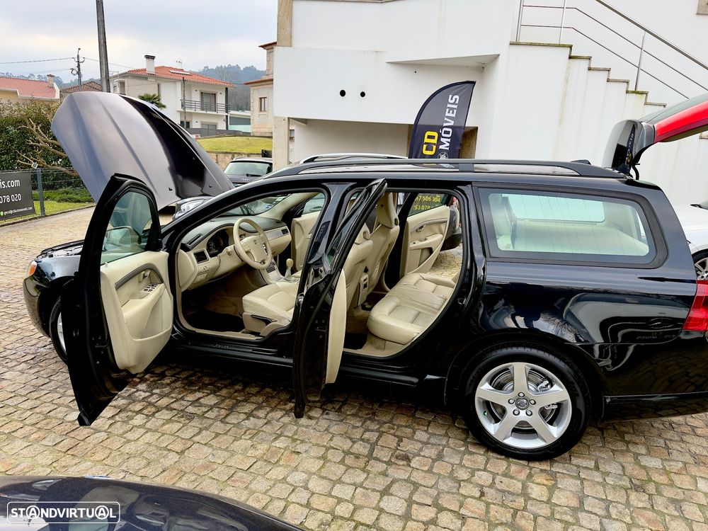 Volvo V70 2.4 D5 Momentum - 7