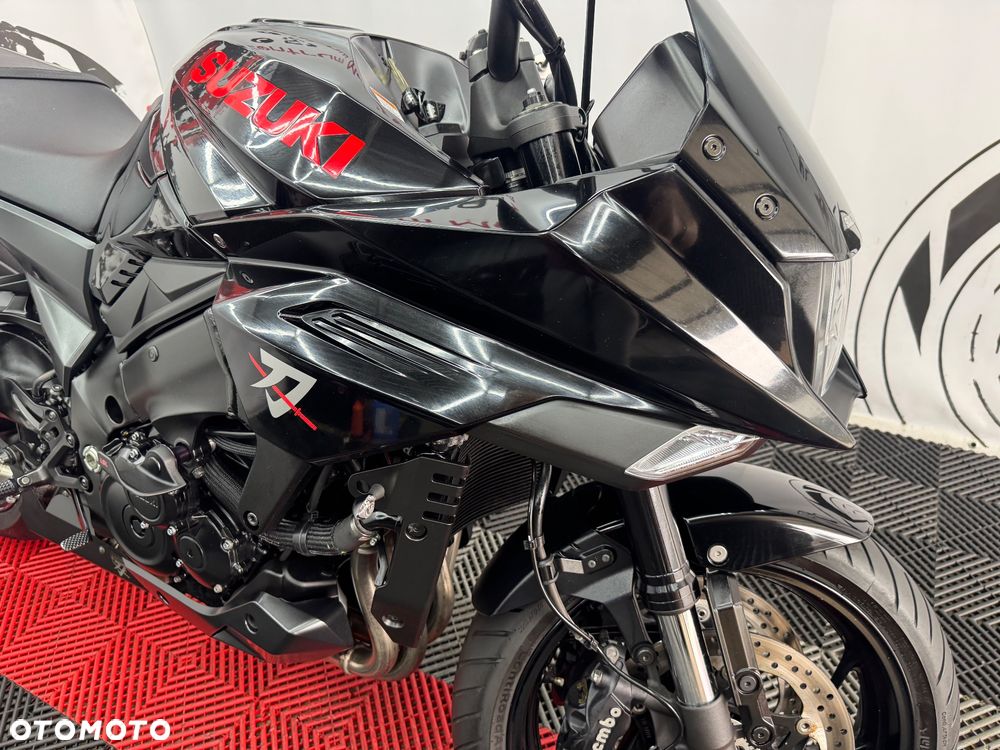Suzuki GSX - 36
