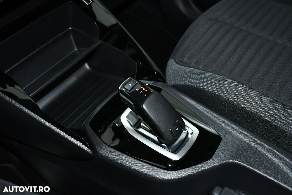 Peugeot 2008 1.2 L PureTech STT EAT8 Allure - 17