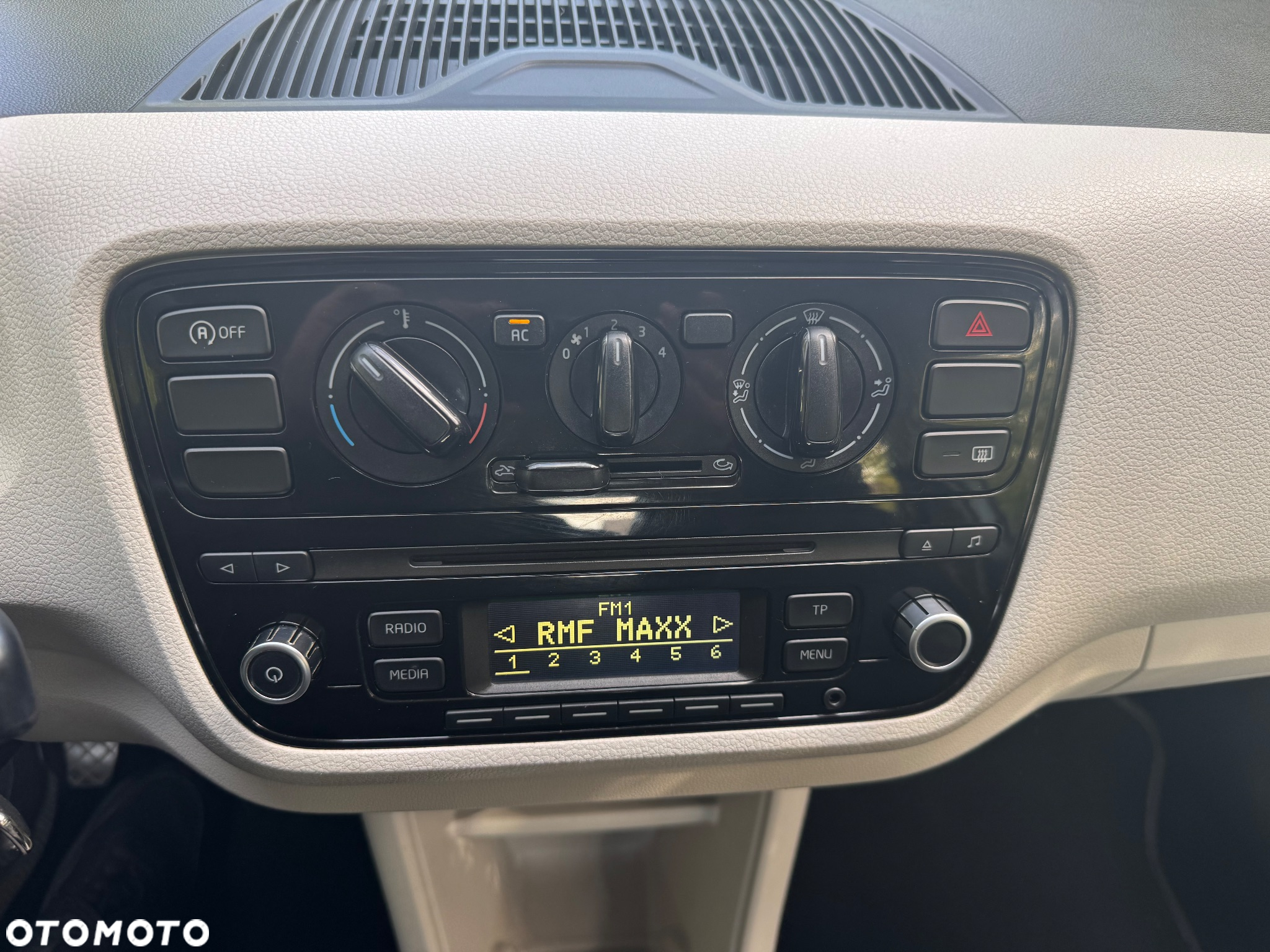 Volkswagen up! (BlueMotion Technology) move - 10