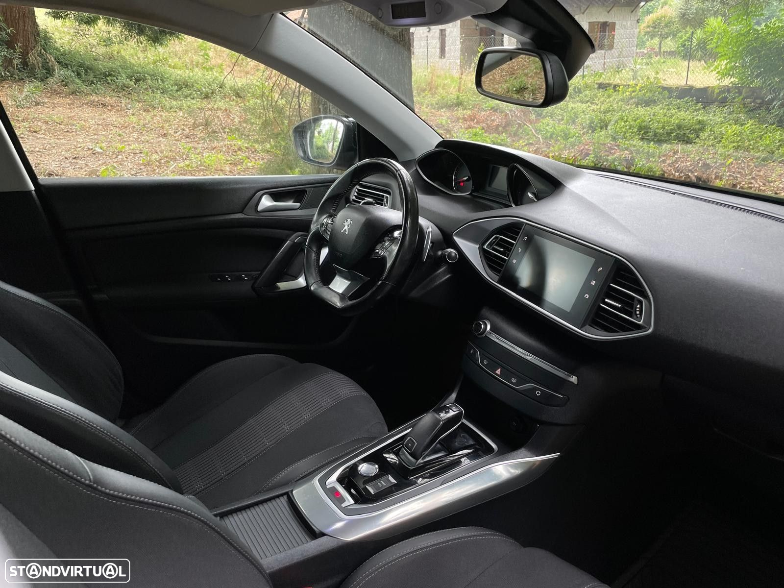 Peugeot 308 1.2 PureTech Allure Pack EAT8 - 32