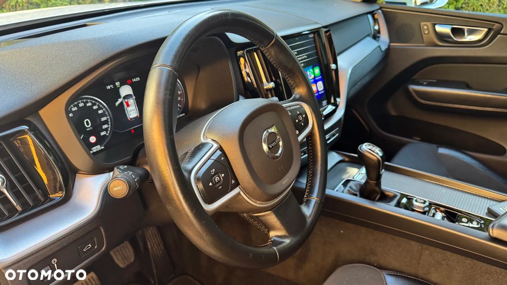 Volvo XC 60 D4 Momentum Pro - 22