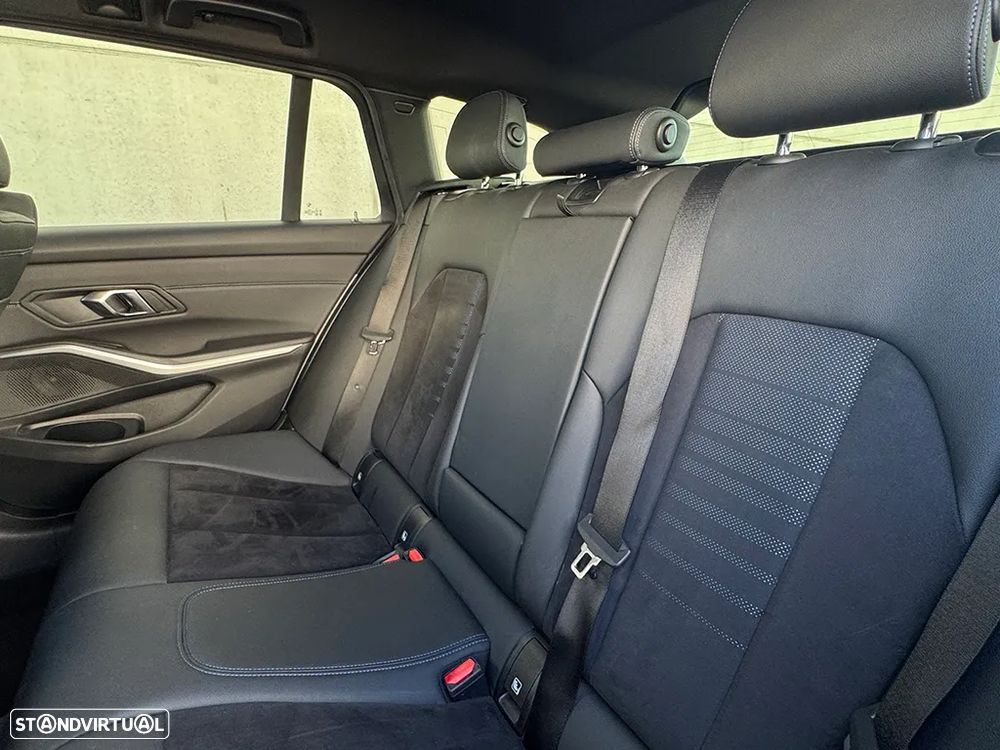 BMW 320 d Touring Pack Desportivo M Auto - 9