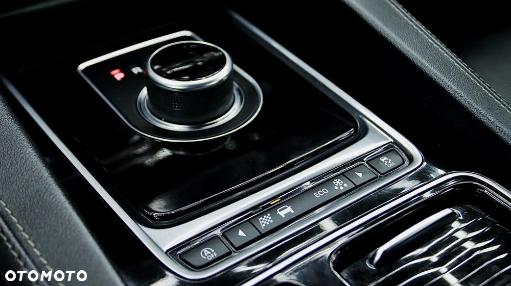 Jaguar F-Pace 20d AWD R-Sport - 20