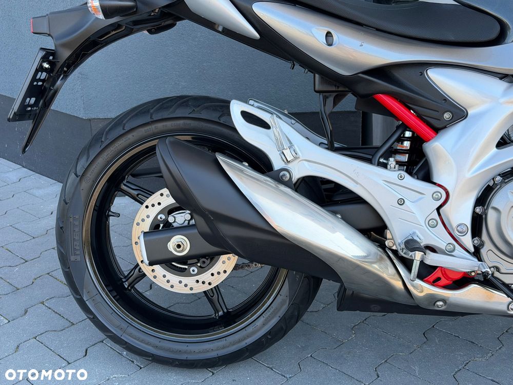 Suzuki Gladius - 6