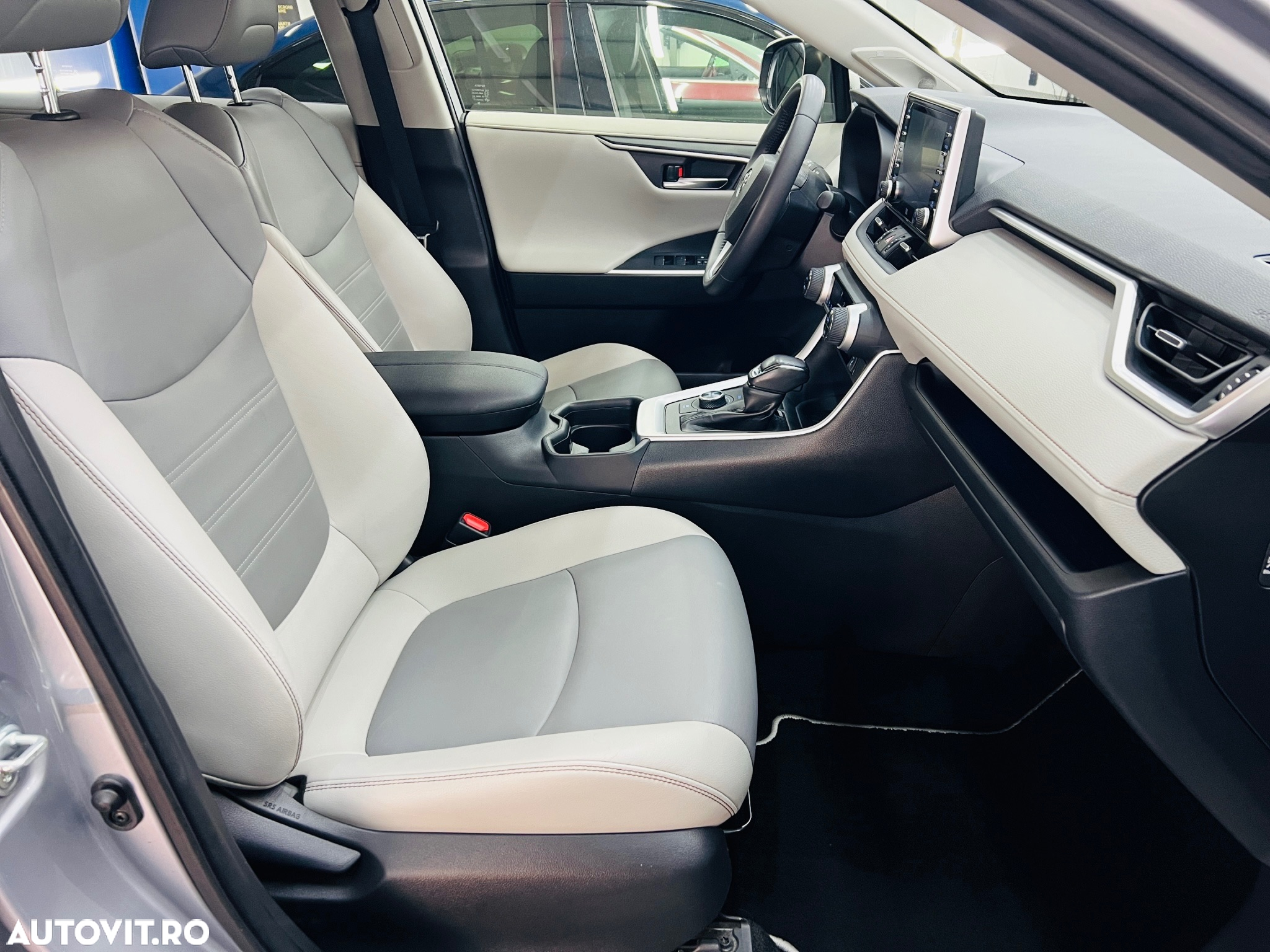 Toyota RAV4 2.5 4x4 Hybrid Lounge - 19