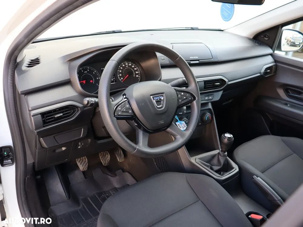 Dacia Logan TCe 90 Essential - 8