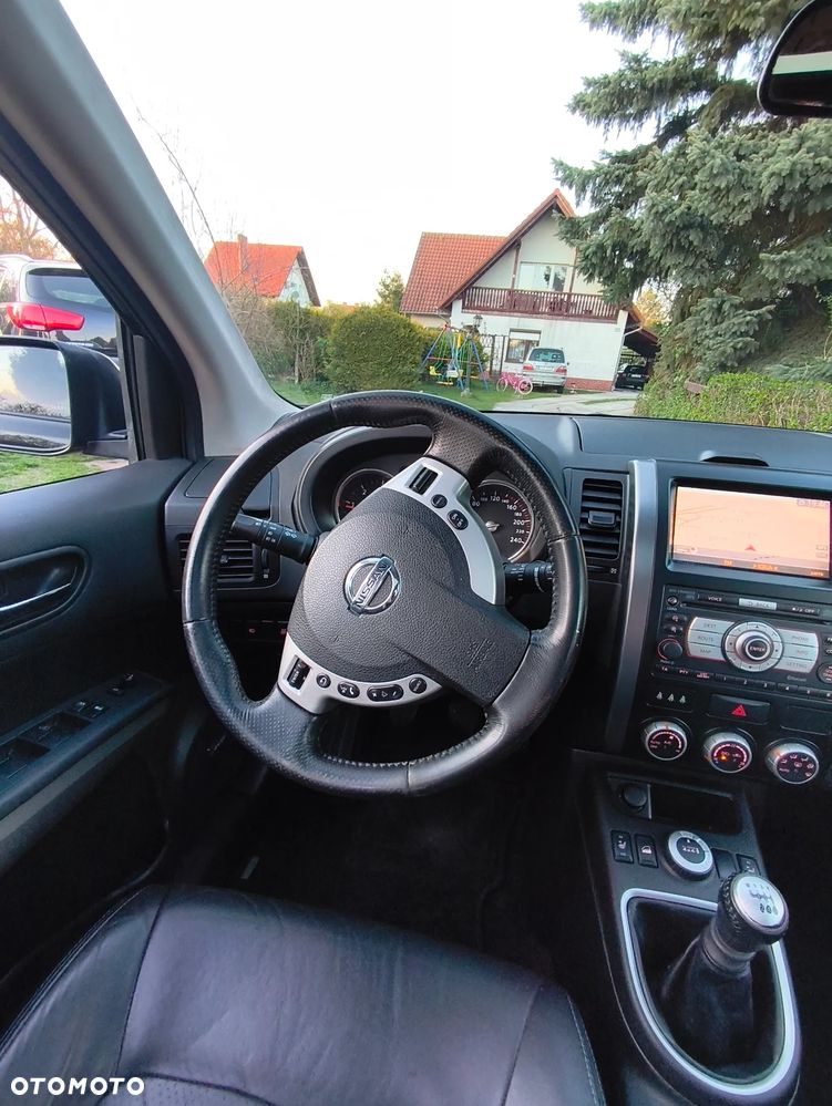 Nissan X-Trail 2.0 dCi 4x4 DPF Platinum - 26