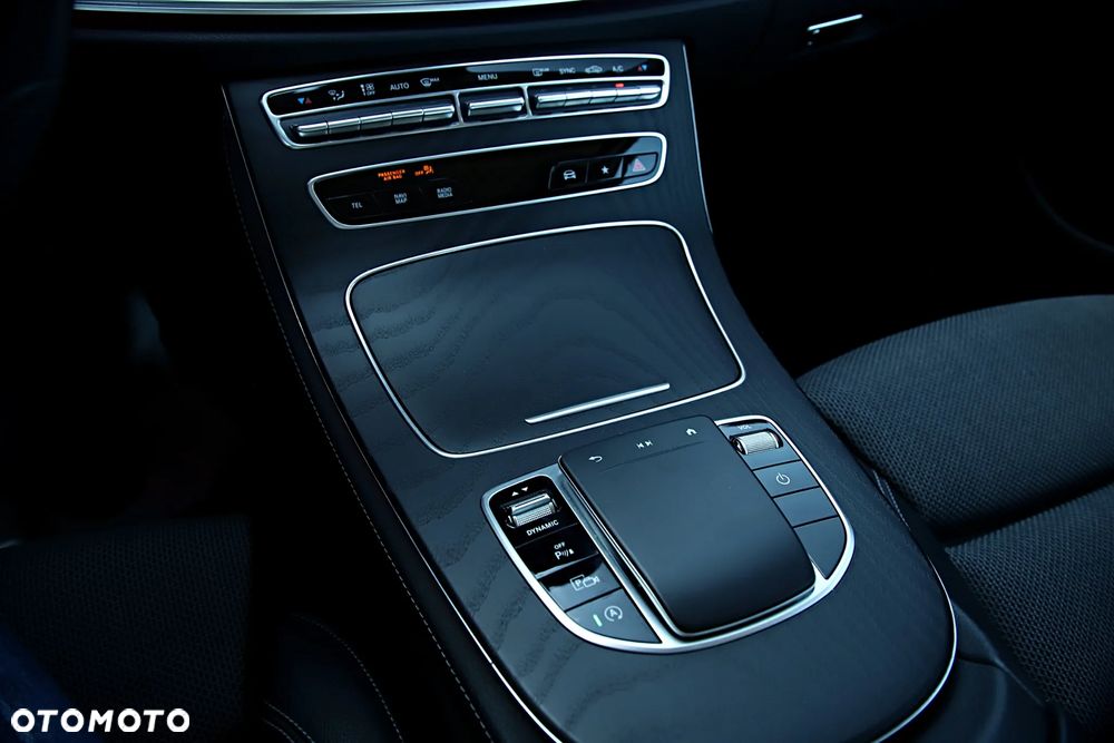 Mercedes-Benz Klasa E 220 d 4-Matic Avantgarde - 29