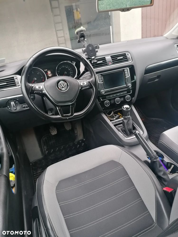 Volkswagen Jetta - 17