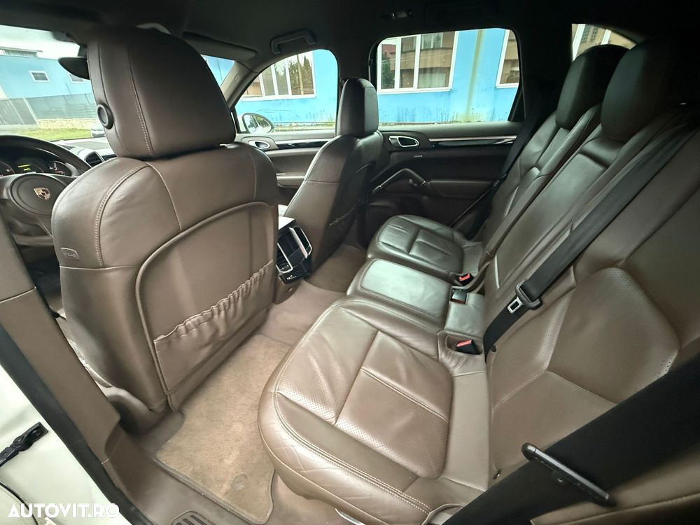 Porsche Cayenne 3.0 L V6 - 9