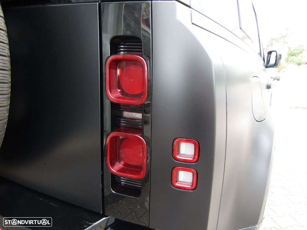 Land Rover Defender 2.0 P300e 110 AWD X-Dynamic SE - 10