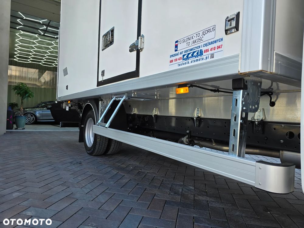 Iveco DAILY 50C18 MROŻNIA 8-PALETOWY + WINDA.1Tona AGREGAT Carrier -20*C +20*C 183Tyś km SERWIS DO OSTATNIEGO Km ASO IVECO SALON PL BOGATA OPCJA WYPOSAZENIA LED NAVI AKTYWNY TEMPOMAT FOTEL KIEROWCY PNEŁMATYCZNY - 28