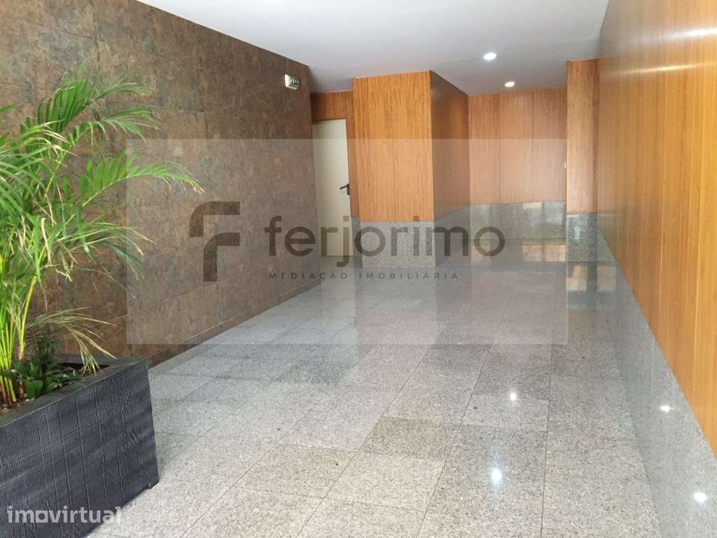 EXCELENTE APARTAMENTO T1 PARA ARRENDA JUNTO AO (COMPLEXO Vitória SC). - Grande imagem: 2/13