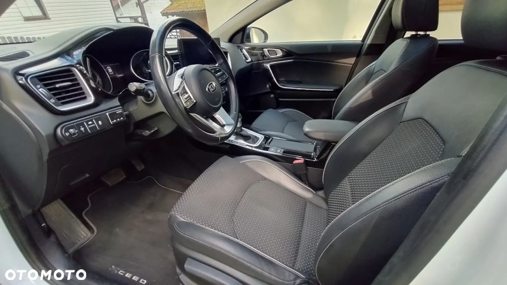 Kia XCeed 1.5 T-GDI L Business Line DCT - 32