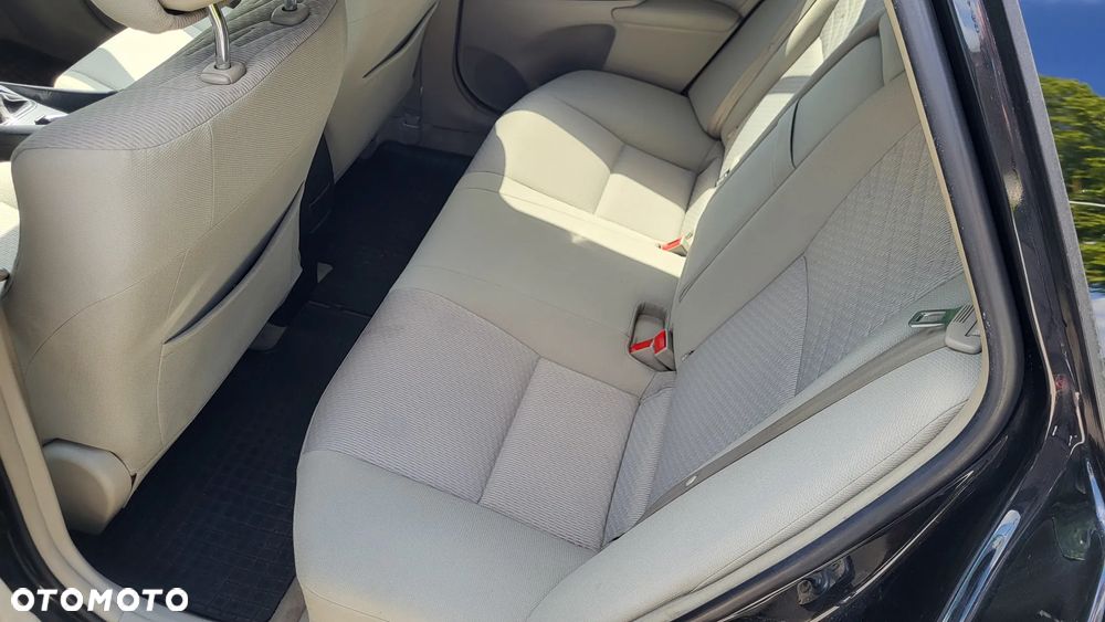 Toyota Avensis 2.0 D-4D 2010 - 11