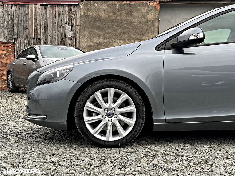 Volvo V40 D2 Aut. Momentum - 19