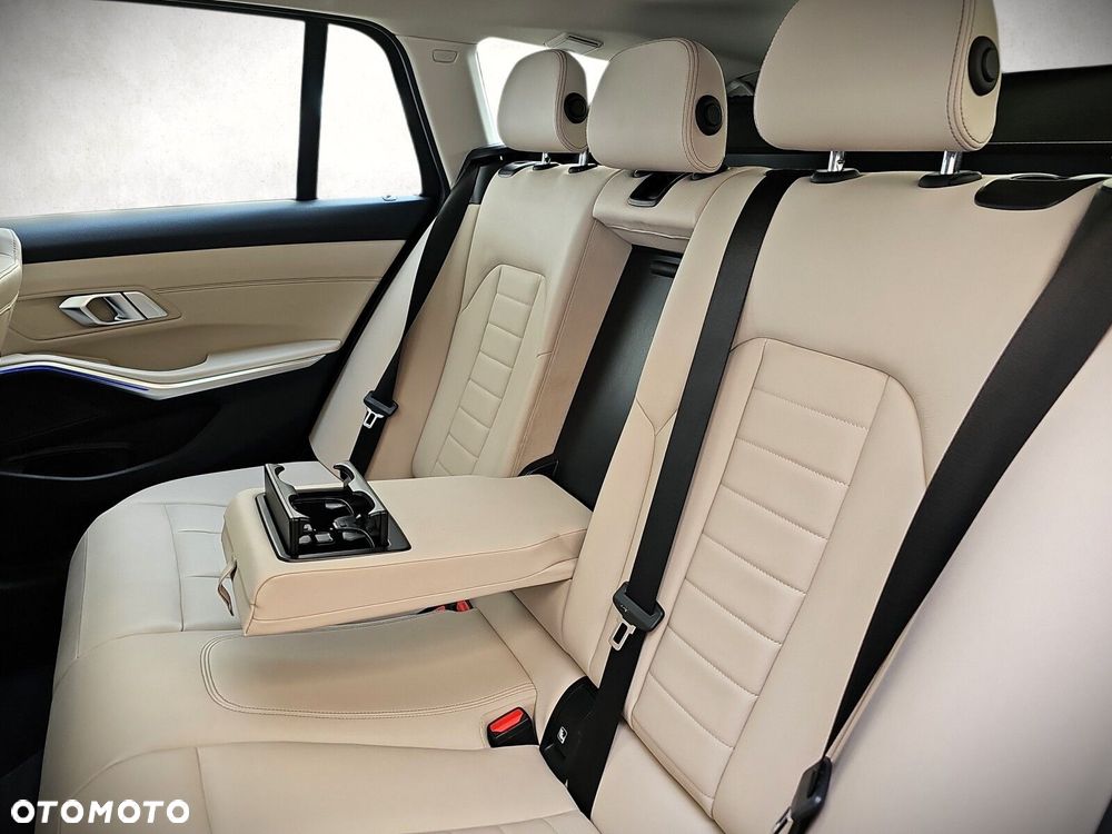 BMW Seria 3 320d xDrive Sport Line - 33