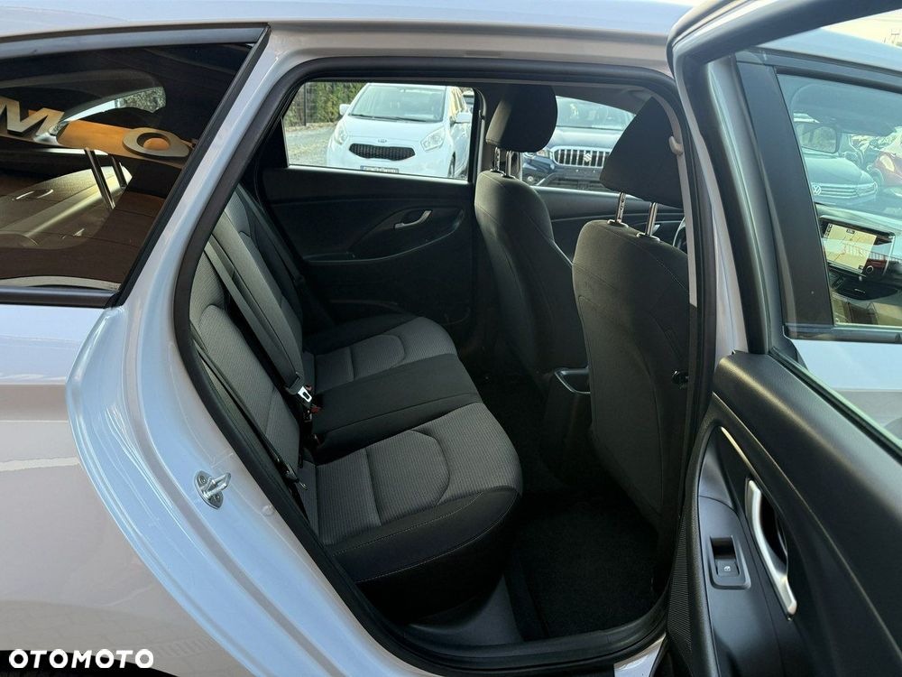 Hyundai i30 1.4 BlueDrive Comfort - 27