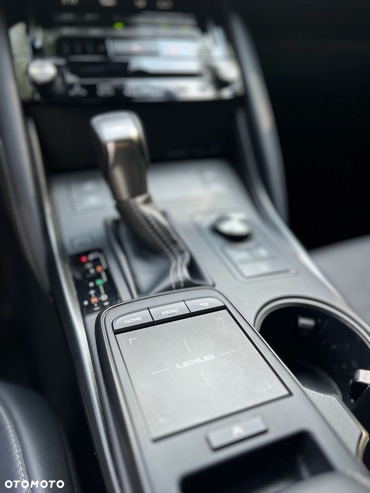 Lexus IS - 8