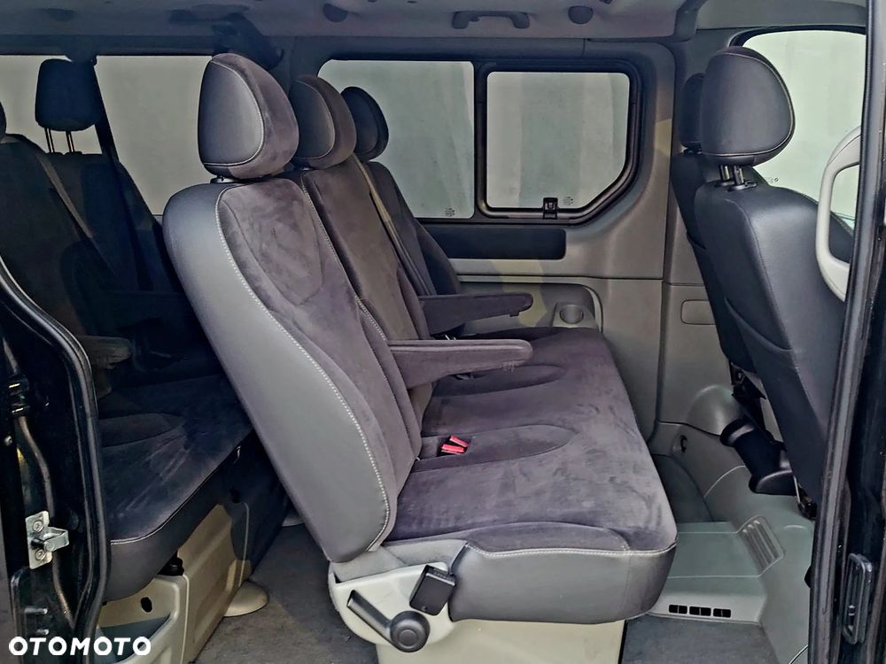 Renault Trafic Grand Passenger Black Edition - 8