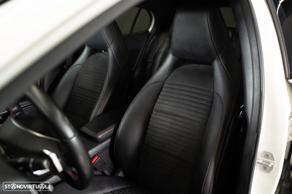 Mercedes-Benz GLA 200 - 15