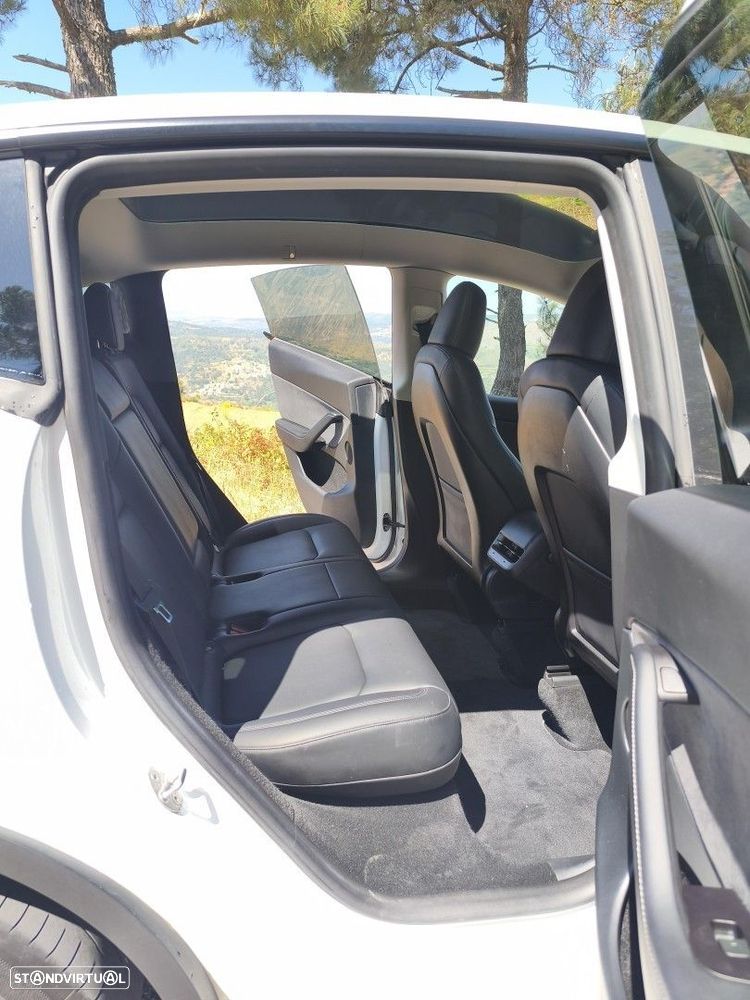 Tesla Model Y — fotografia 8