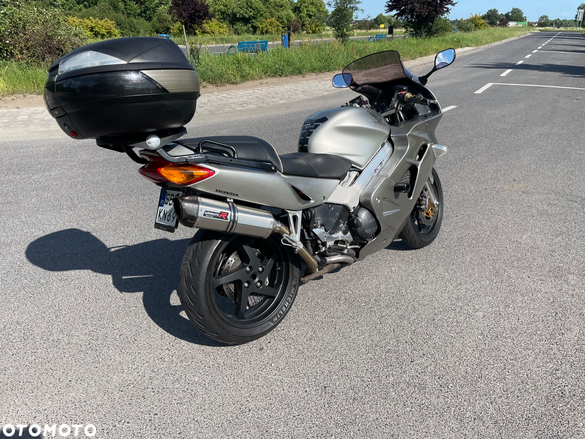 Honda VFR - 3