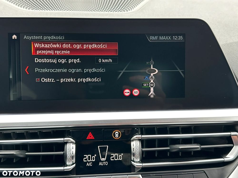 BMW Seria 3 330i Sport - 37