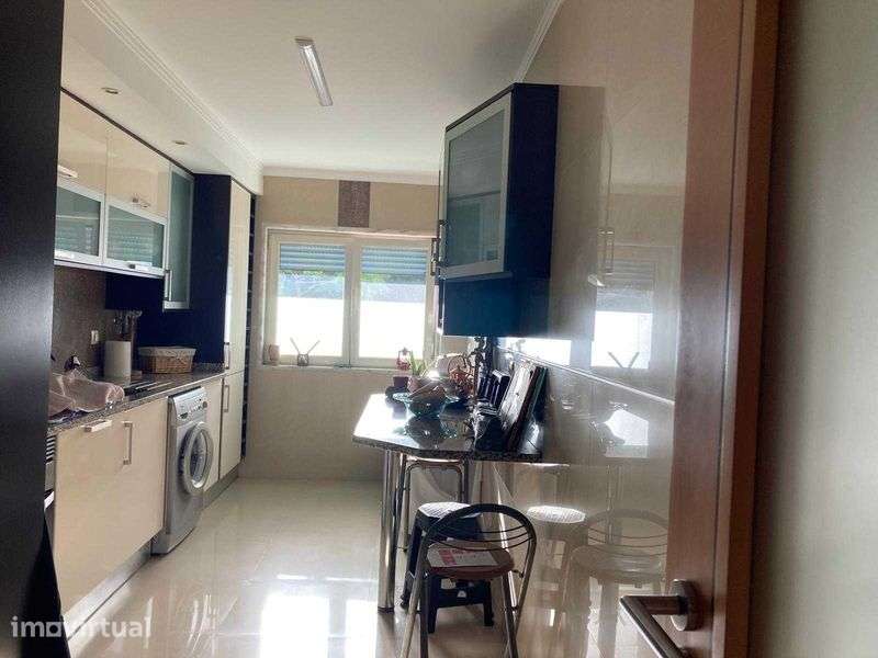 Vende-se apartamento T2 - Grande imagem: 4/12