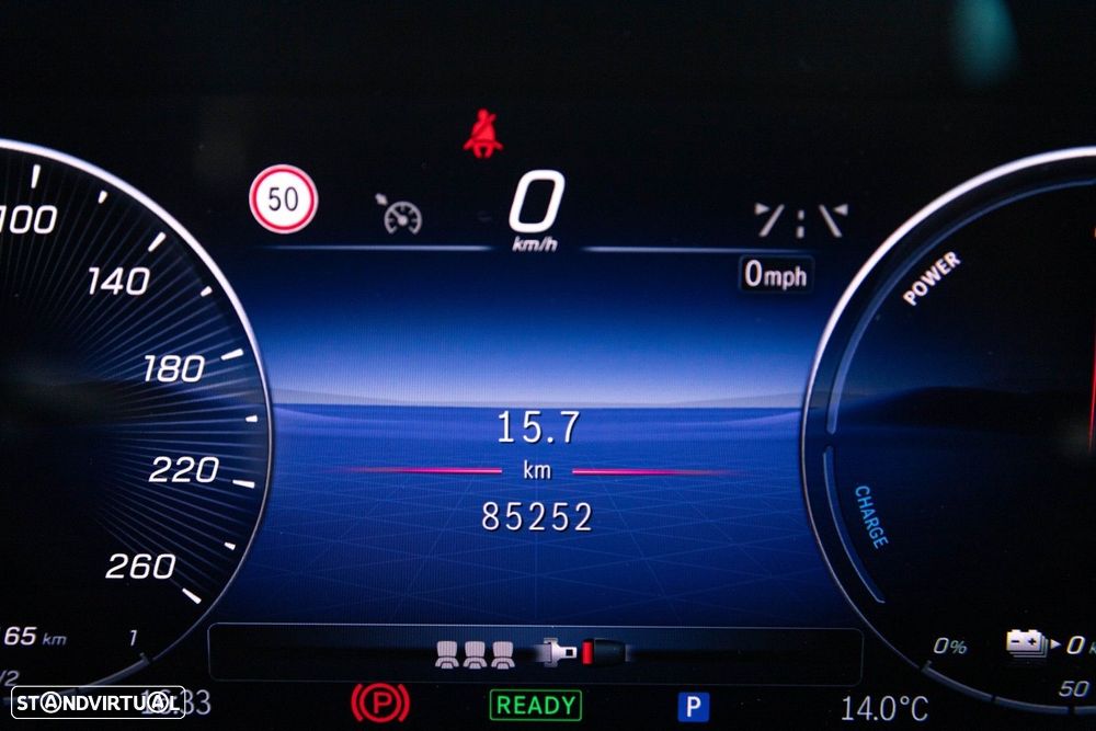 Mercedes-Benz A 250 Limousine e AMG Line - 27