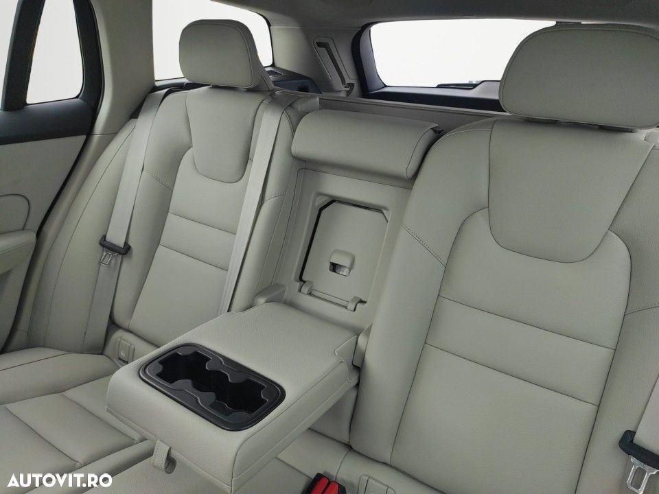 Volvo V60 B4 MHEV AT Plus Dark - 13