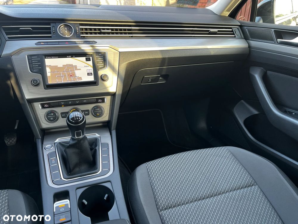 Volkswagen Passat 1.4 TSI BMT Trendline - 31