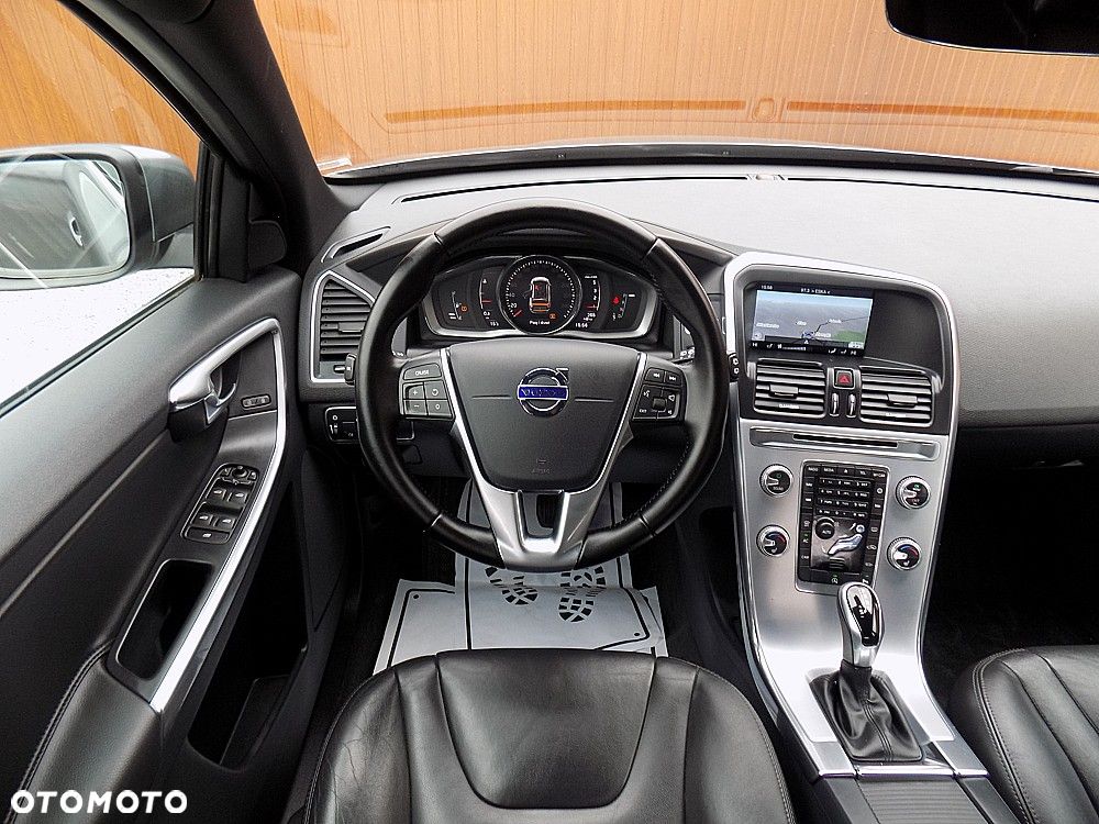 Volvo XC 60 D4 Geartronic Summum - 17