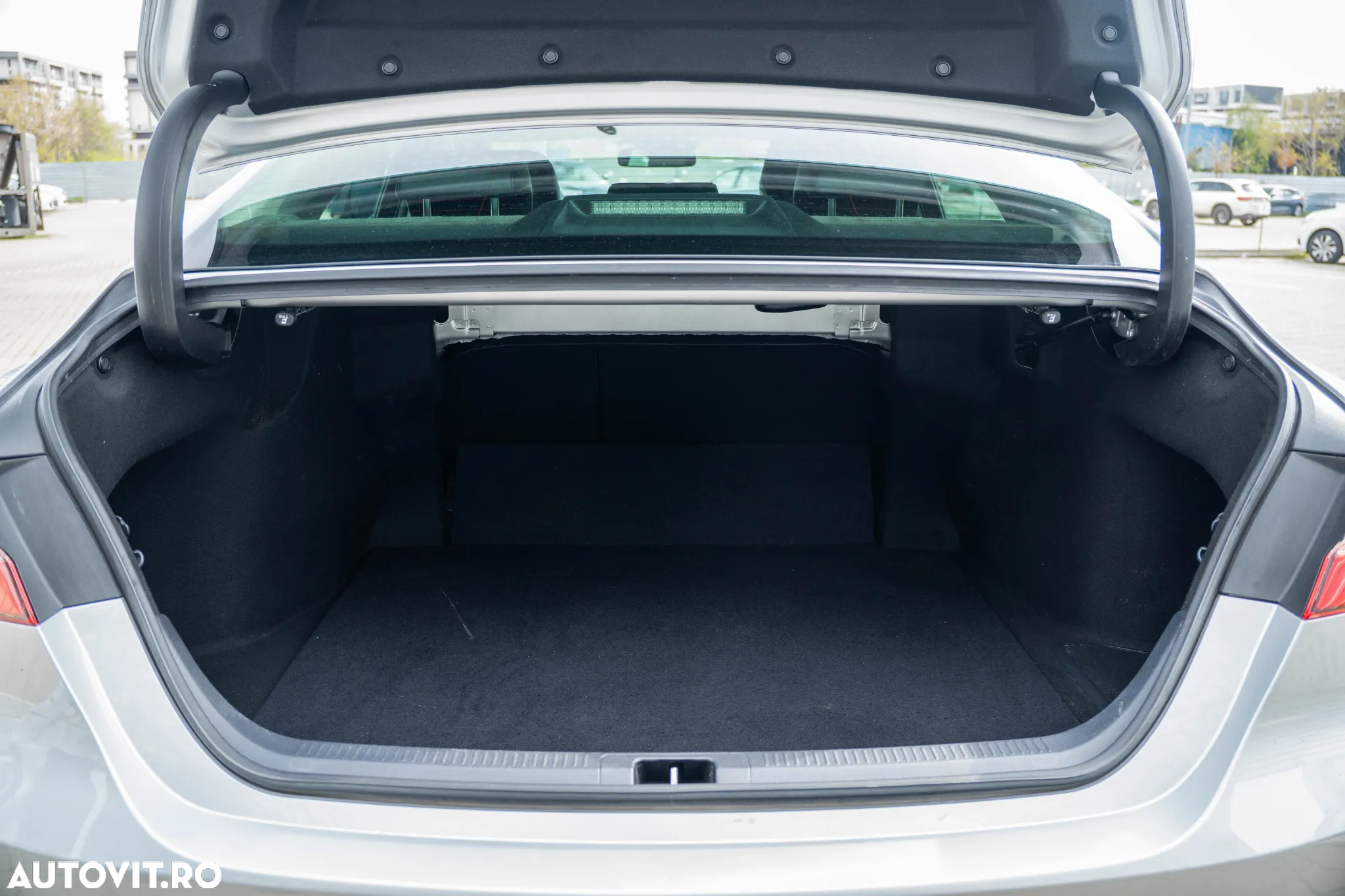 Toyota Camry 2.5 Hybrid Business - 6